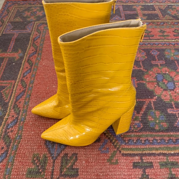 Public Desire, yellow croc boots in size 9 - Picture 2 of 2